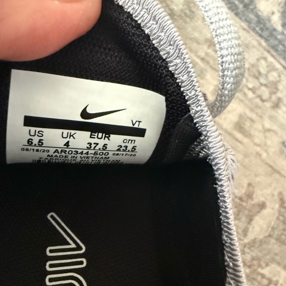 New in box NWT Women’s NIKE Airmax 270 Flyknit Sneakers Sz 6.5 Grey Purple Shoes - Picture 7 of 8